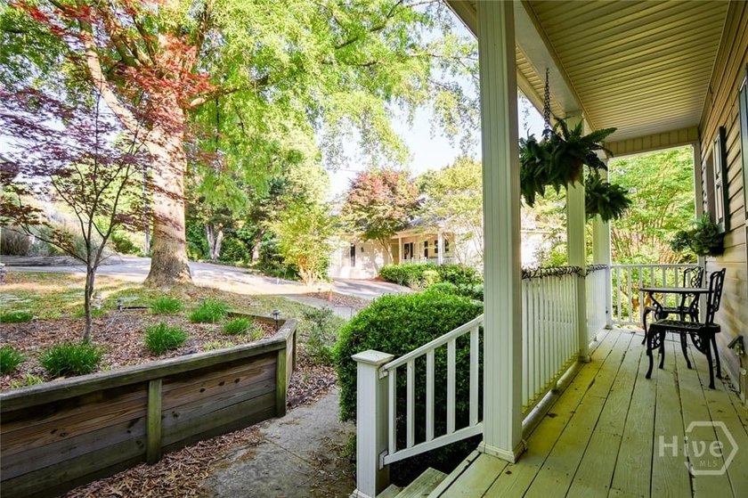 Charming lake cottage with deep water access (approximately 30 - photo 7
