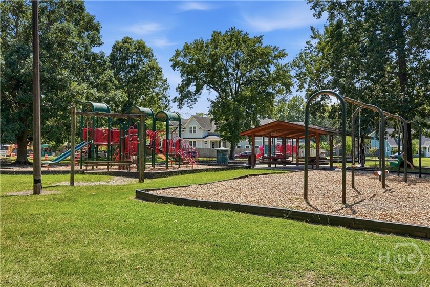 Situated directly on lively Hull Park in the heart of Ardsley - photo 10
