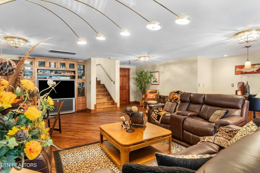 PRICE IMPROVEMENT. Lovely Legacy Estate Home on 2 Acres - photo 22
