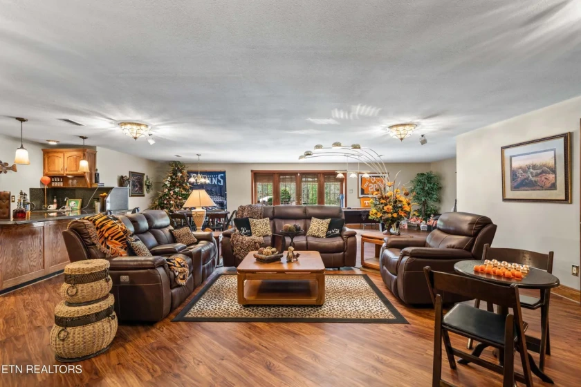 PRICE IMPROVEMENT. Lovely Legacy Estate Home on 2 Acres - photo 21