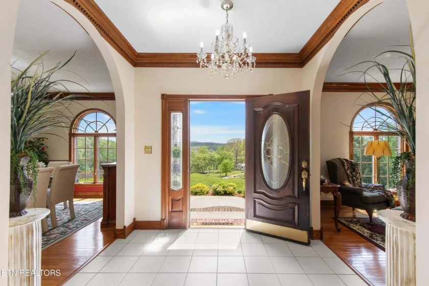 PRICE IMPROVEMENT. Lovely Legacy Estate Home on 2 Acres - photo 6