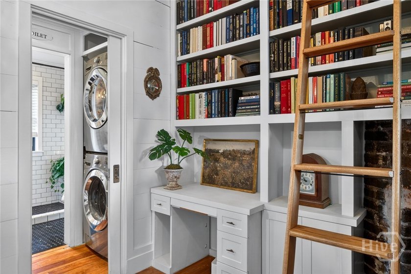 Stunning design defines this true jewel box cottage, where every - photo 10