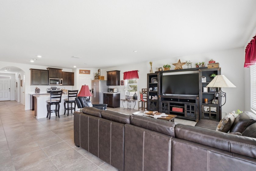 Built in 2022, this extended Cali model is ideally situated on a - photo 10