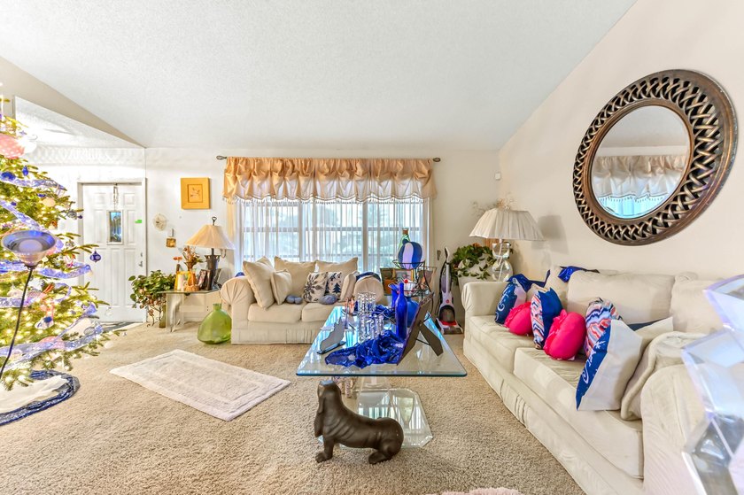 Beautiful 1-story home with 3 bedrooms and 2 bathrooms, perfect - photo 5