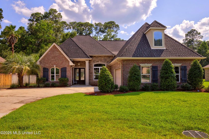 GORGEOUS JASSBY BUILT HOME WITH 4 BEDROOM AND 2.5 BATHS - photo 2