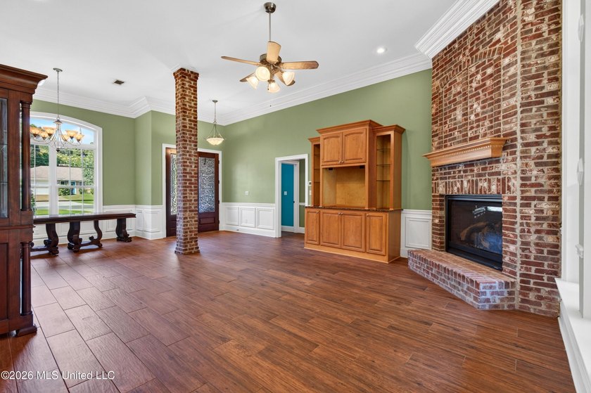 GORGEOUS JASSBY BUILT HOME WITH 4 BEDROOM AND 2.5 BATHS - photo 6