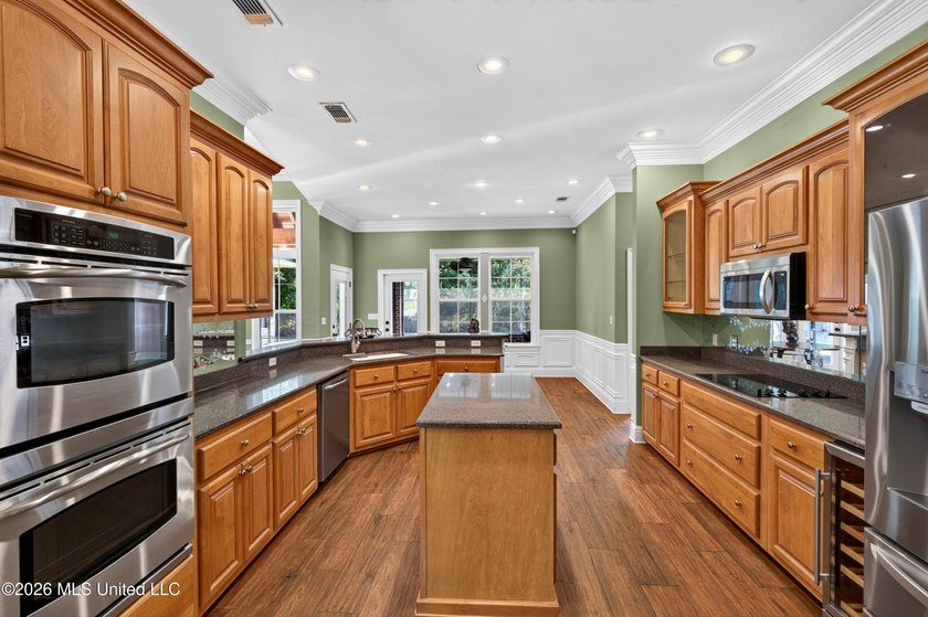 GORGEOUS JASSBY BUILT HOME WITH 4 BEDROOM AND 2.5 BATHS - photo 9