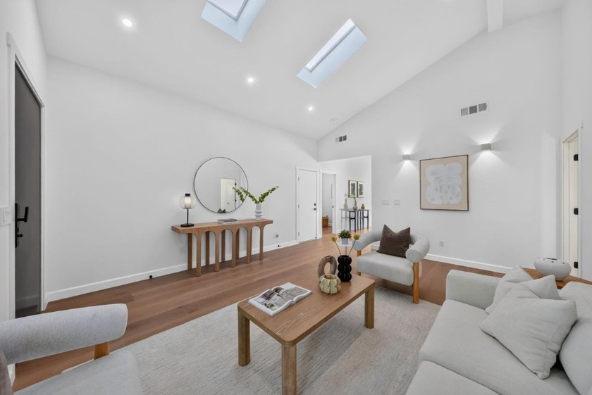 Nestled in one of Cambrian's most desirable neighborhoods, this - photo 9