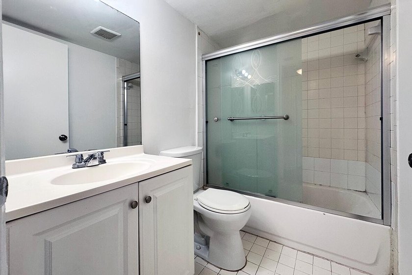 Freshly updated 2-bedroom, 1-bath condominium in Presidential - photo 13