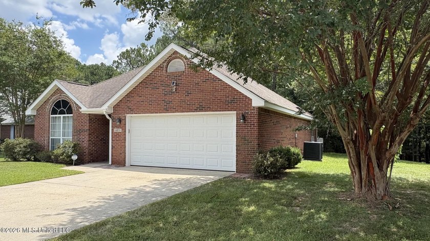 Extremely well updated and maintained home in a very convenient - photo 5