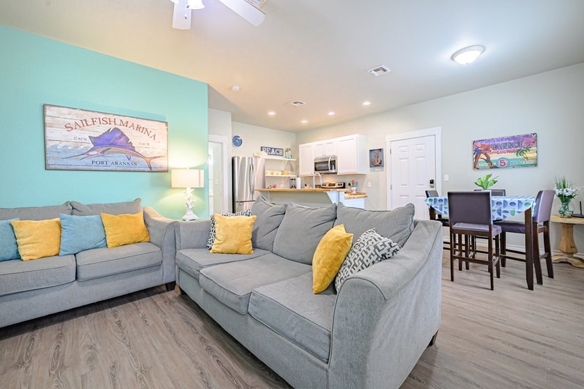 Turnkey Income-Producing Coastal Cottage | STR Allowed | Fully - photo 2