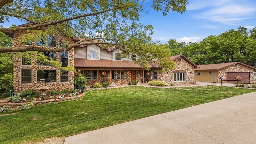 A rare opportunity awaits at 1763 Saint Catherine's Road in - photo 4