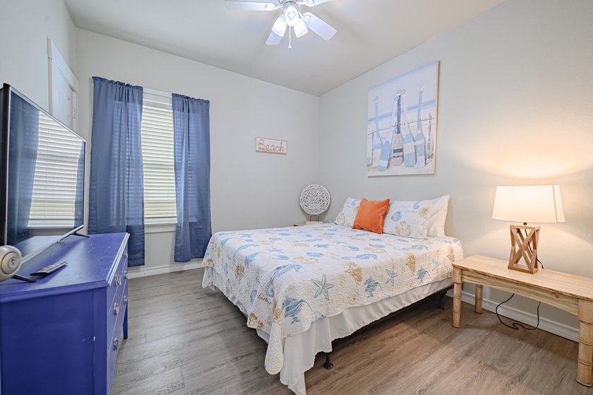Turnkey Income-Producing Coastal Cottage | STR Allowed | Fully - photo 5