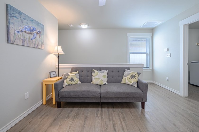 Turnkey Income-Producing Coastal Cottage | STR Allowed | Fully - photo 7