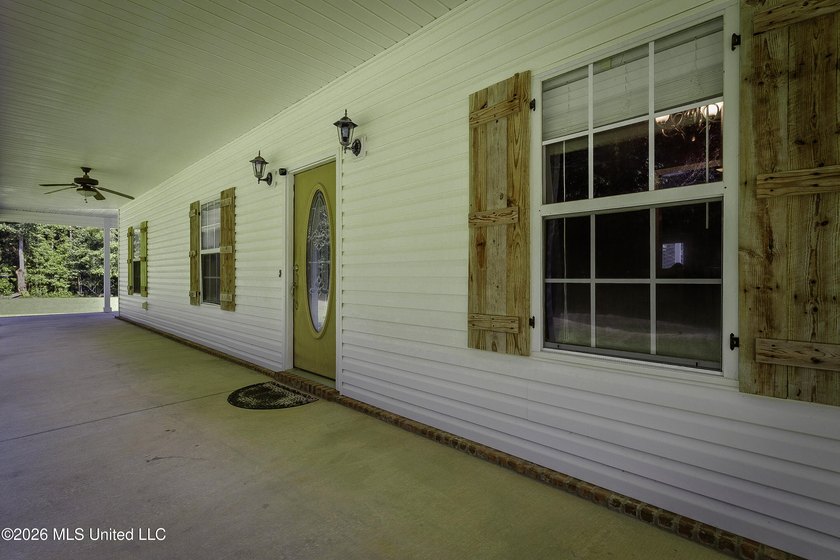 Enjoy the perfect blend of privacy and convenience with this - photo 5