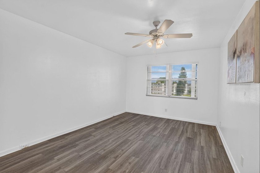 Welcome to this bright 2 bedroom, 1.5 bath condo on the top - photo 9