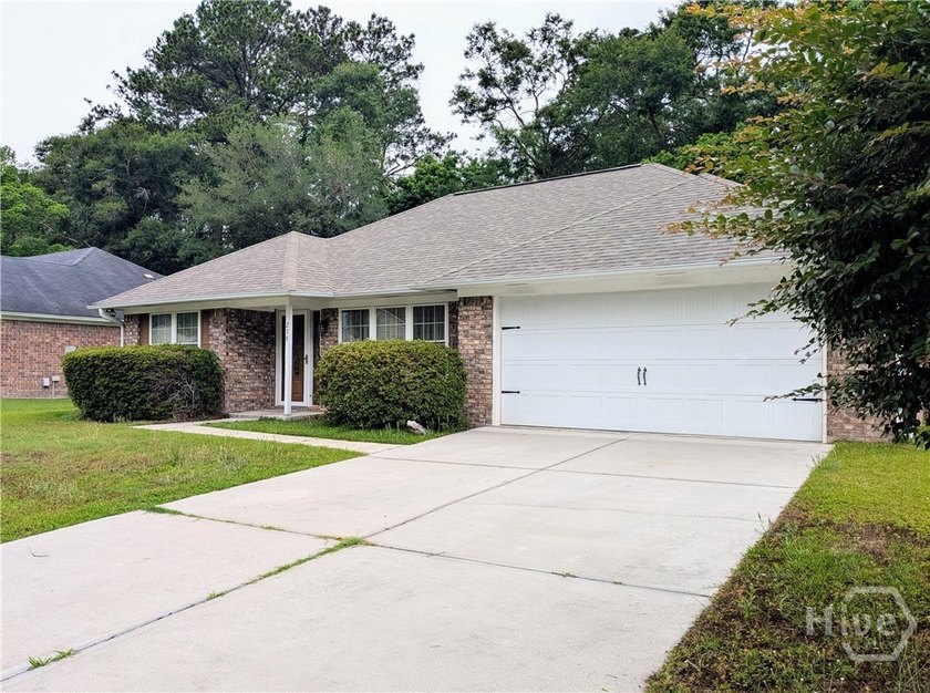 Welcome to 239 Bordeaux Ln! This handsome all brick home has - photo 2