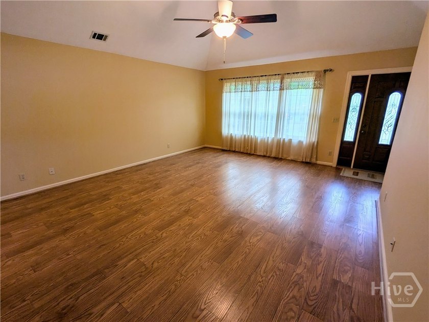 Welcome to 239 Bordeaux Ln! This handsome all brick home has - photo 5