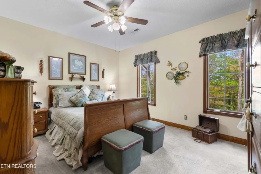 PRICE IMPROVEMENT. Lovely Legacy Estate Home on 2 Acres - photo 18