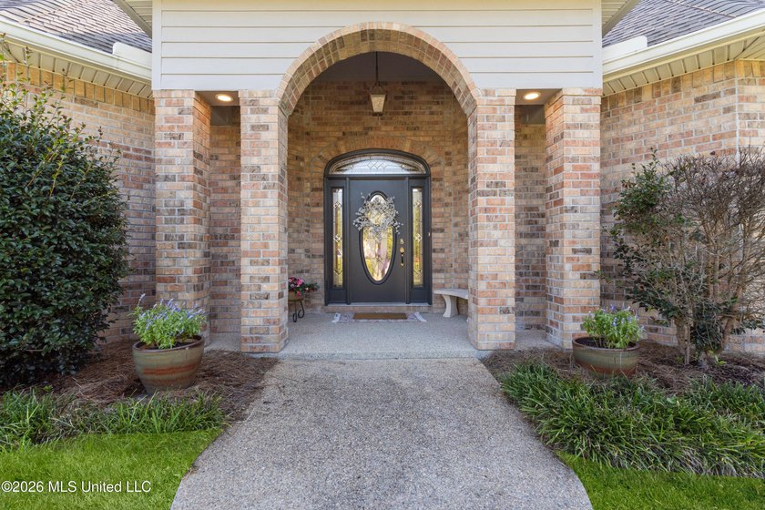 Beautiful updated maintained home. Corner lot on Cul De Sac in - photo 6