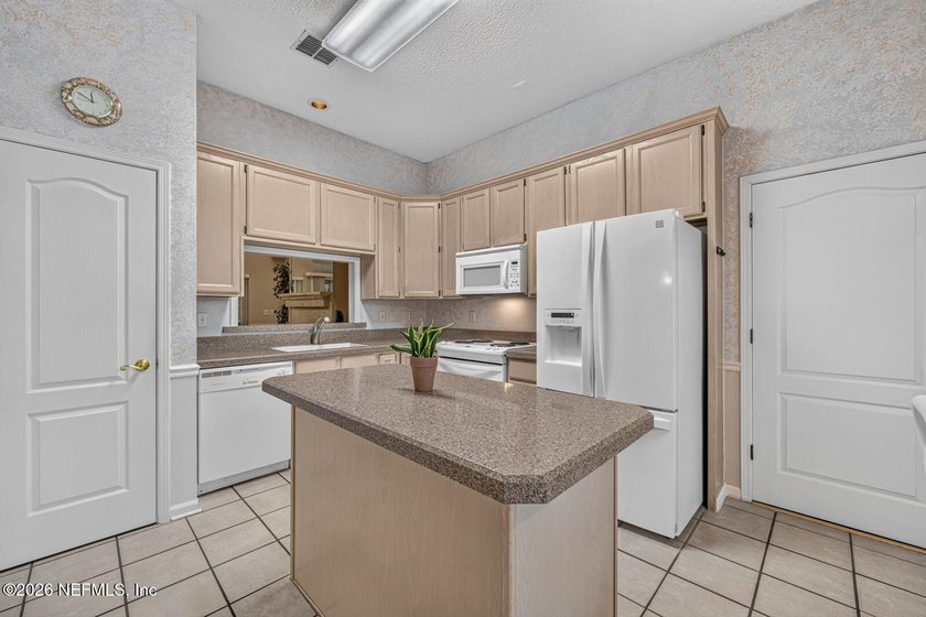 Homes this well cared for rarely become available. After 23 - photo 10
