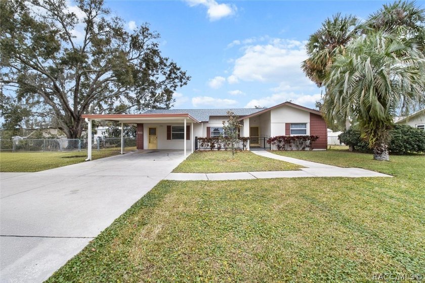 This beautifully remodeled home is right in the HEART of golf - photo 3