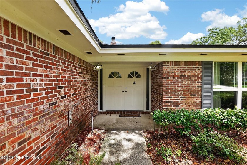 Villa San Jose charmer at 8677 San Servera Drive W! This roomy 3 - photo 5