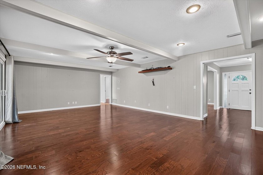 Villa San Jose charmer at 8677 San Servera Drive W! This roomy 3 - photo 9