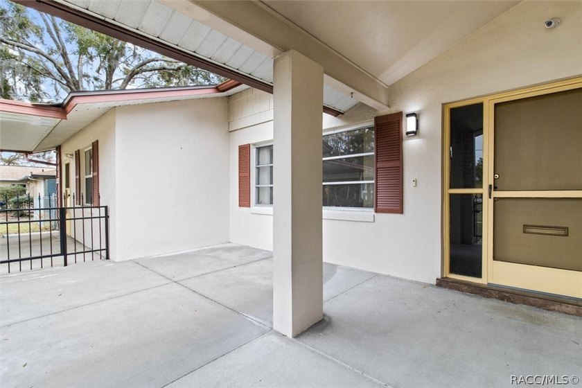 This beautifully remodeled home is right in the HEART of golf - photo 9
