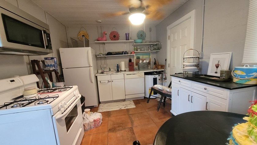 Cute little Cinder Block home with two commercial lots on a busy - photo 4