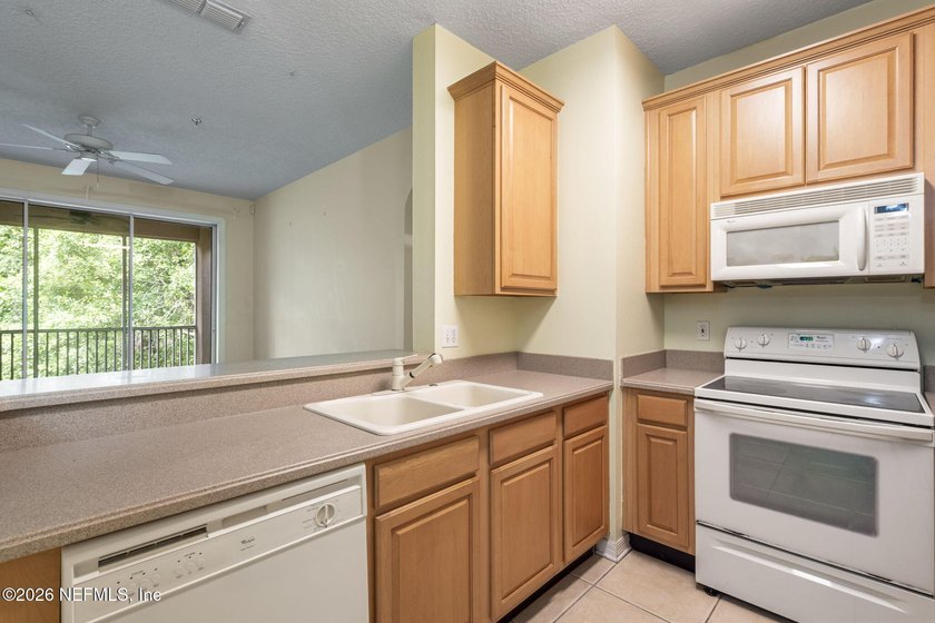 3 bedroom Condo Unit located centrally in the gated and well - photo 8