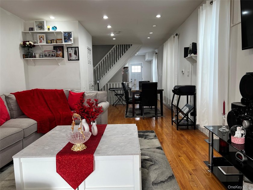 Welcome to this beautifully maintained and move-in ready - photo 12