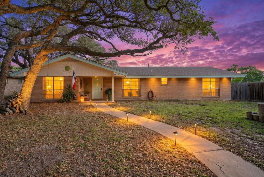 Location, space, and lifestyle - this Rockport gem delivers all - photo 2
