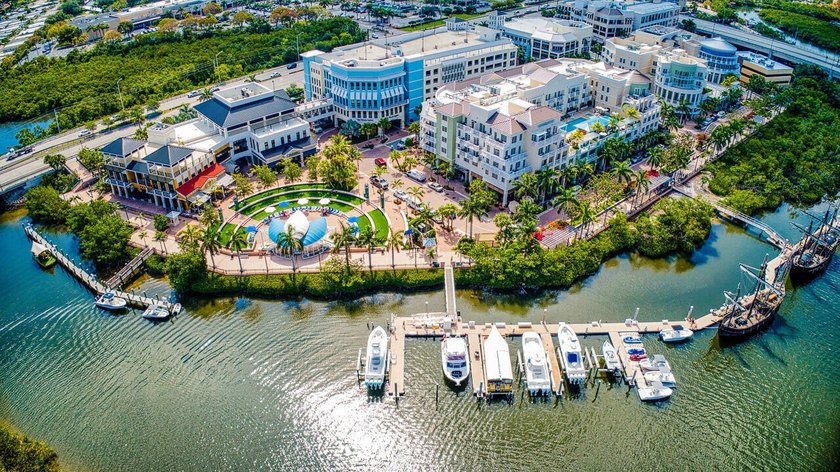 Location, Location, Location! Enjoy coastal living in this - photo 21