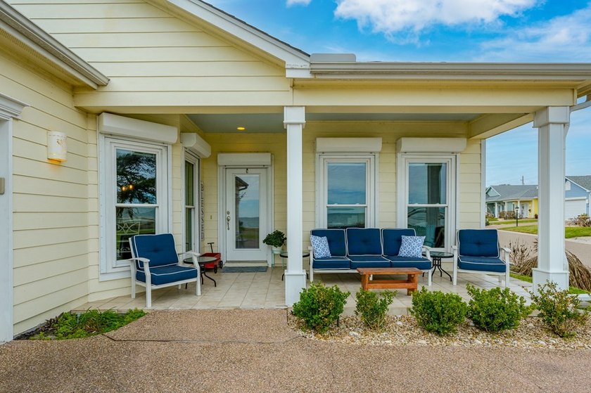 Immaculate single-story home located in the highly sought-after - photo 3