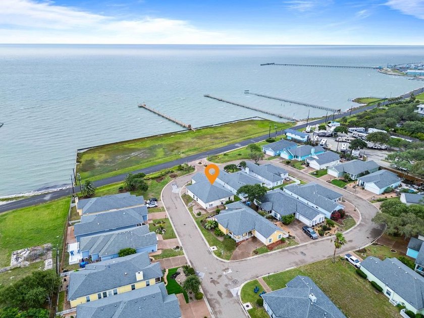 Immaculate single-story home located in the highly sought-after - photo 5