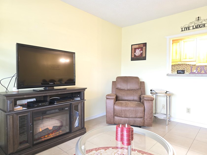 Well-maintained 1-bedroom, 1.5-bath residence featuring granite - photo 5