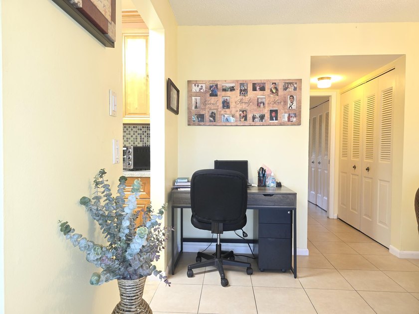 Well-maintained 1-bedroom, 1.5-bath residence featuring granite - photo 7