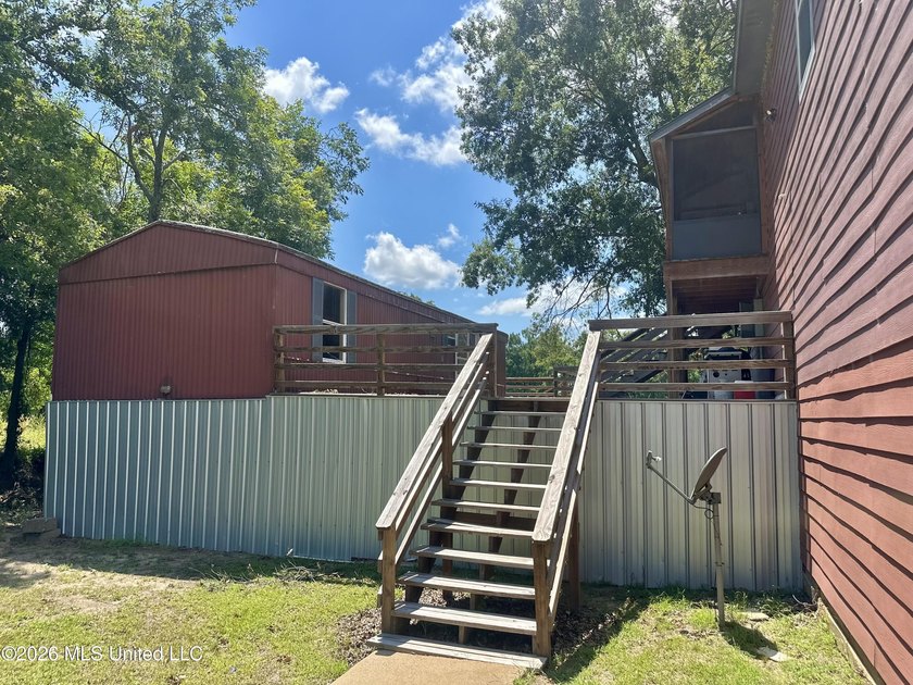 Welcome to Wolf Lake living at its finest! Conveniently located - photo 2
