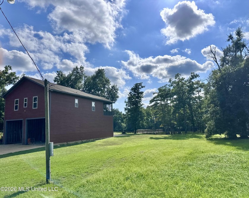 Welcome to Wolf Lake living at its finest! Conveniently located - photo 4