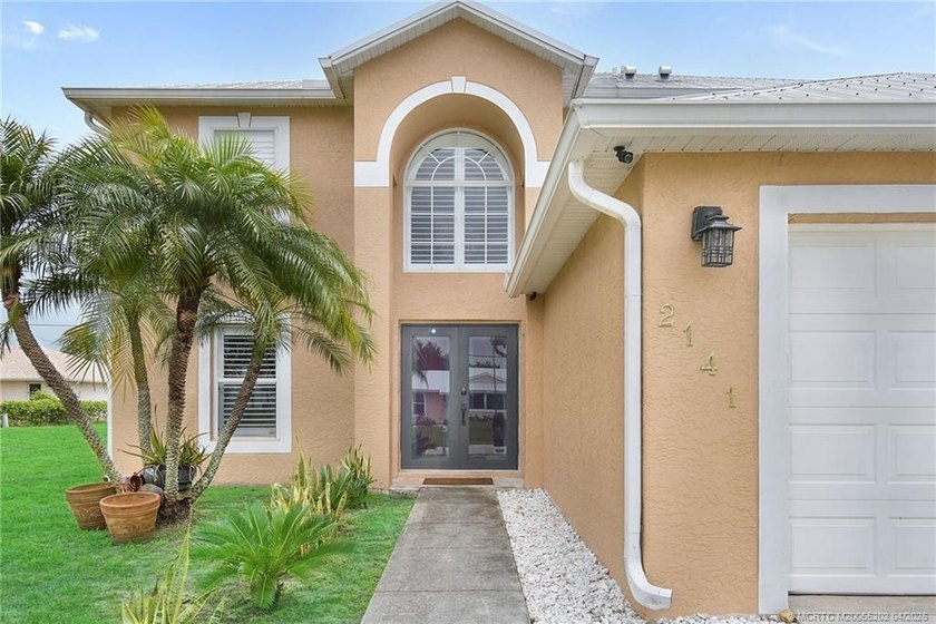 Welcome to this 2002 year built home offering 4 bedrooms and 2.5 - photo 2