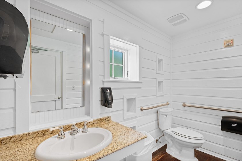 Experience the epitome of coastal luxury in this stunning - photo 23