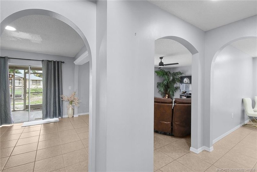 Welcome to this 2002 year built home offering 4 bedrooms and 2.5 - photo 4