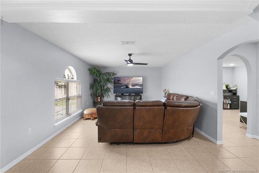 Welcome to this 2002 year built home offering 4 bedrooms and 2.5 - photo 7