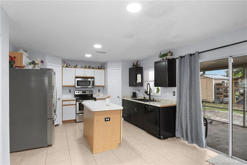 Welcome to this 2002 year built home offering 4 bedrooms and 2.5 - photo 10
