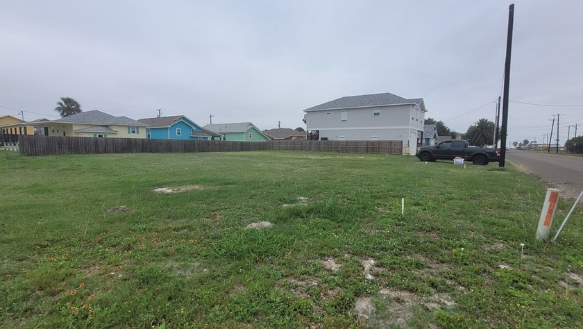 Two great high and dry lots, one on the corner, with a wonderful - photo 3