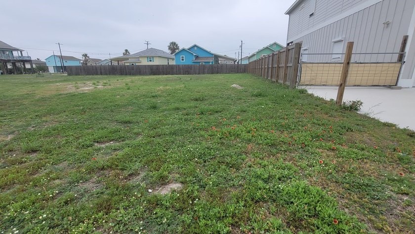 Two great high and dry lots, one on the corner, with a wonderful - photo 5