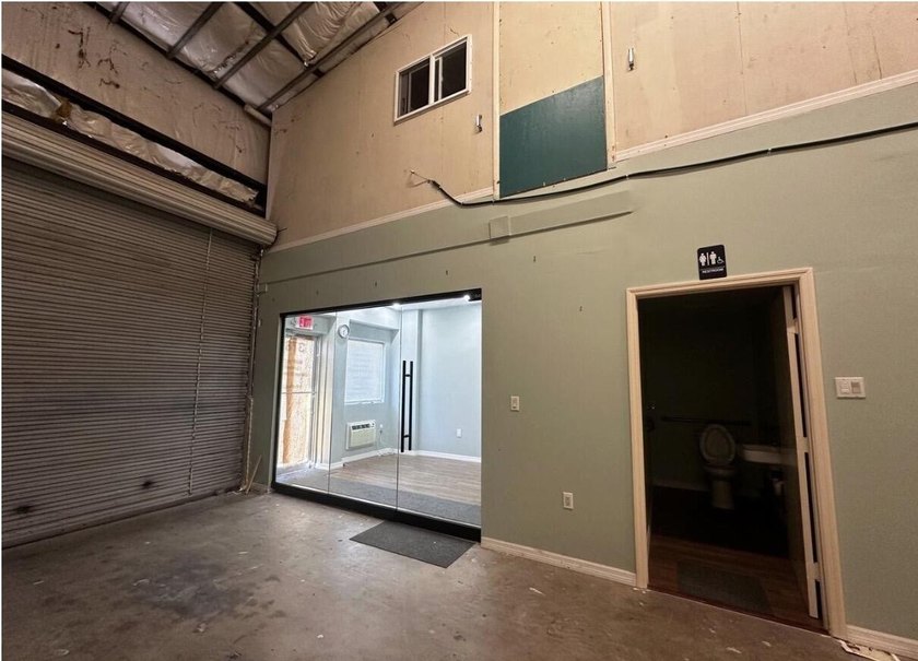 Versatile Warehouse Opportunity in Fort Pierce! Own a 1,035 SF - photo 4