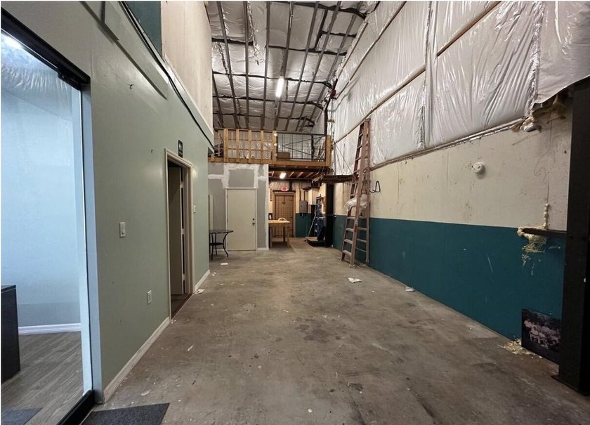 Versatile Warehouse Opportunity in Fort Pierce! Own a 1,035 SF - photo 5
