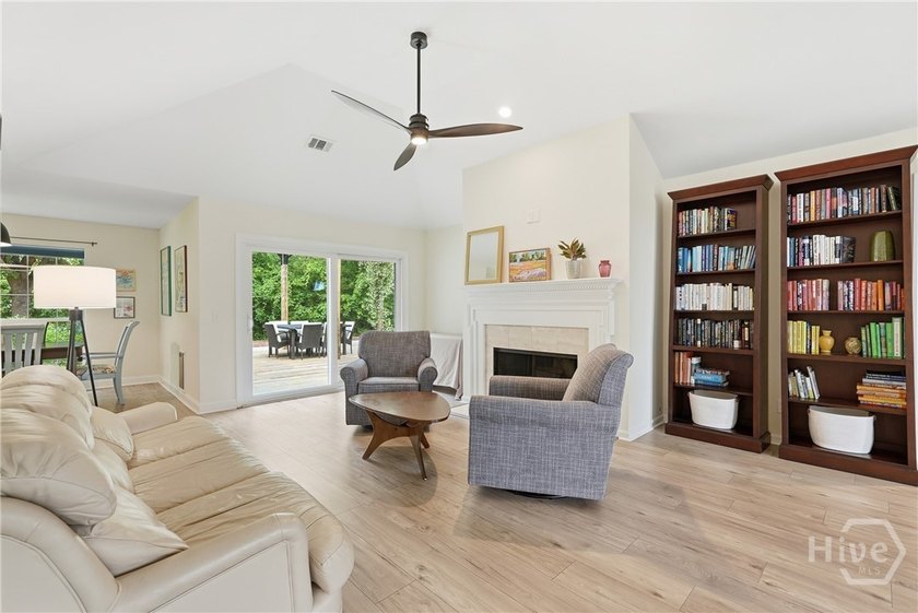 This modern, updated home on Whitemarsh Island is a true - photo 6